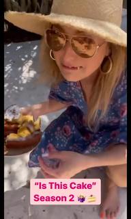 Giada De Laurentiis feet photo thumbnail
