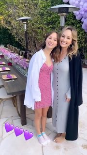 Giada De Laurentiis feet photo thumbnail