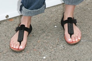 Giada De Laurentiis feet photo thumbnail