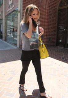 Giada De Laurentiis feet photo thumbnail