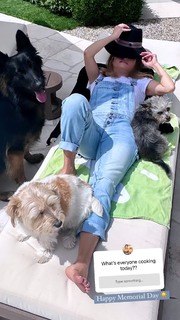 Giada De Laurentiis feet photo thumbnail