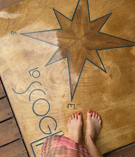 Giada De Laurentiis feet photo thumbnail