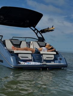 Giada De Laurentiis feet photo thumbnail