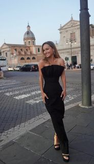 Giada De Laurentiis feet photo thumbnail