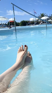 Giada Etro feet photo 3