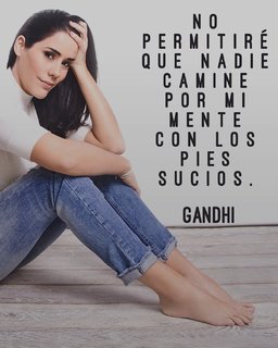 Gianella Neyra feet photo 2