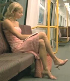 Gigi Edgley feet photo thumbnail