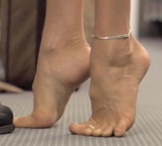 Gigi Edgley feet photo thumbnail