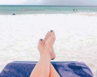 Gigi Edgley feet photo thumbnail