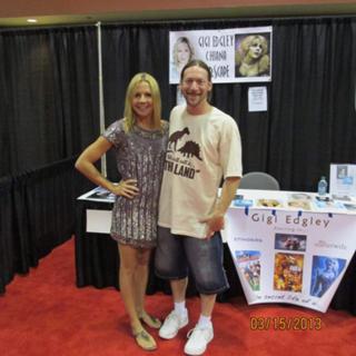 Gigi Edgley feet photo thumbnail