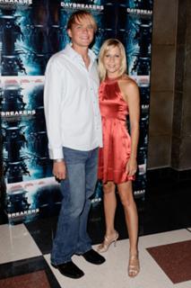 Gigi Edgley feet photo thumbnail