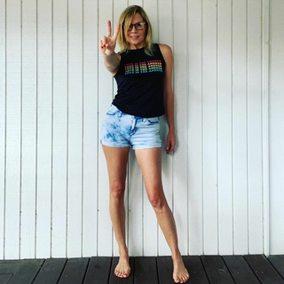 Gigi Edgley feet photo thumbnail