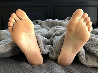 Gigi Edgley feet photo thumbnail