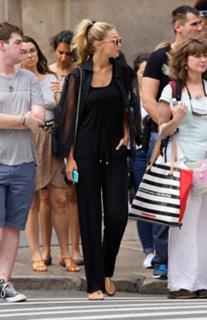 Gigi Hadid feet photo thumbnail