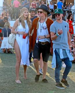 Gigi Hadid feet photo thumbnail