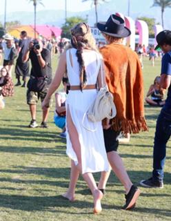 Gigi Hadid feet photo thumbnail