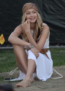 Gigi Hadid feet photo thumbnail