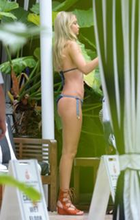 Gigi Hadid feet photo thumbnail