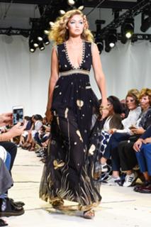 Gigi Hadid feet photo thumbnail