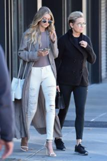 Gigi Hadid feet photo thumbnail