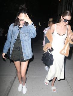 Gigi Hadid feet photo thumbnail