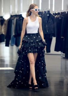 Gigi Hadid feet photo thumbnail