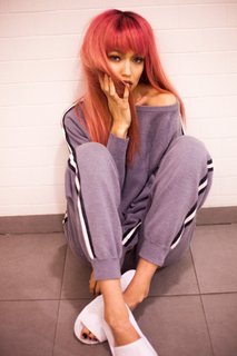Gigi Hadid feet photo thumbnail