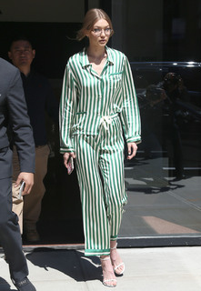 Gigi Hadid feet photo thumbnail
