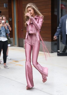Gigi Hadid feet photo thumbnail