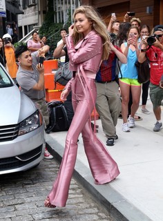 Gigi Hadid feet photo thumbnail