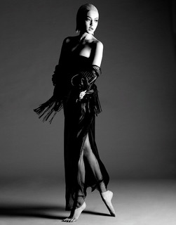 Gigi Hadid feet photo thumbnail