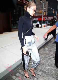Gigi Hadid feet photo thumbnail
