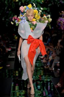 Gigi Hadid feet photo thumbnail