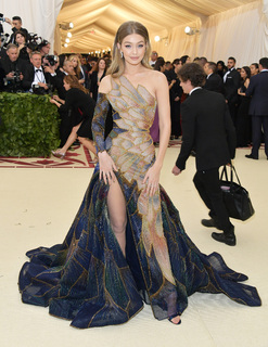Gigi Hadid feet photo thumbnail