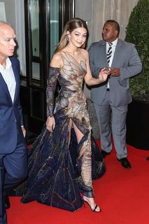 Gigi Hadid feet photo thumbnail