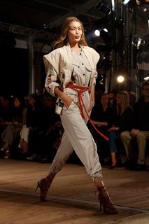 Gigi Hadid feet photo thumbnail