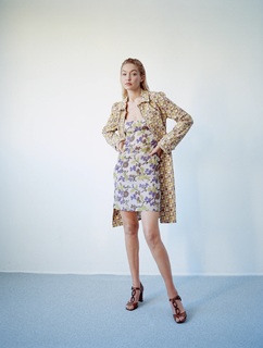 Gigi Hadid feet photo thumbnail