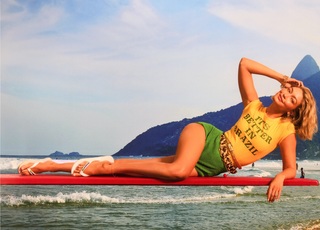 Gigi Hadid feet photo thumbnail