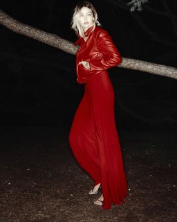 Gigi Hadid feet photo thumbnail