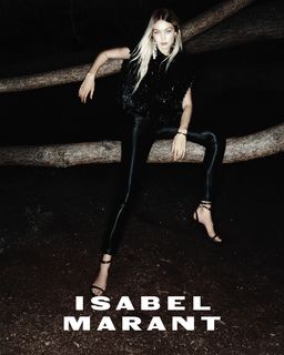 Gigi Hadid feet photo thumbnail