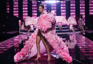 Gigi Hadid feet photo thumbnail