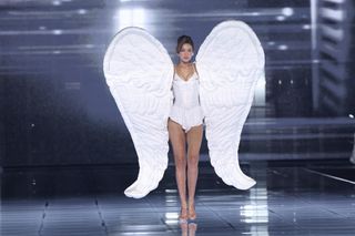 Gigi Hadid feet photo thumbnail