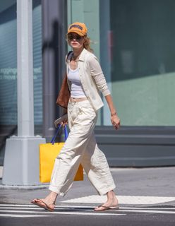 Gigi Hadid feet photo 3