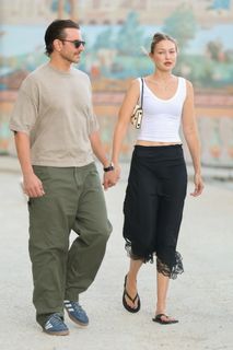 Gigi Hadid feet photo 12