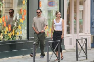 Gigi Hadid feet photo 10