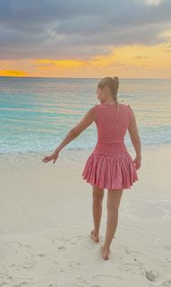 Gigi Hadid feet photo 6