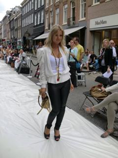 Gigi Ravelli feet photo 9