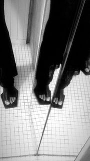 Gila Shlomi feet photo 5