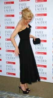 Gillian Anderson feet photo thumbnail