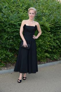 Gillian Anderson feet photo thumbnail
